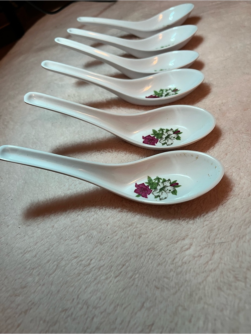 White Melamine Asian Soup Spoons with Pink Floral Accent - Set of 6 - Picture 2 of 7